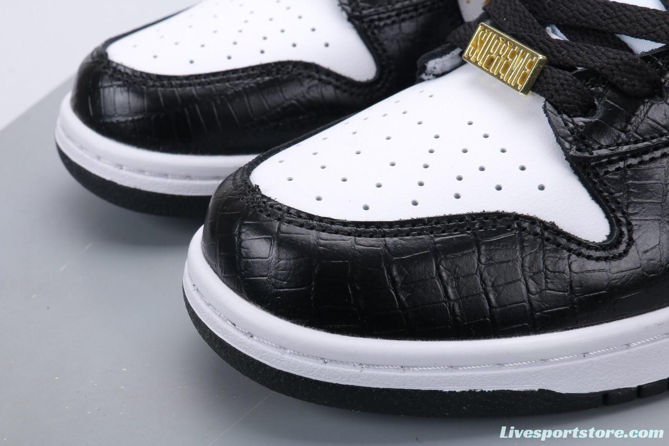 Supreme X Nike SB Dunk Low “Black Stars”