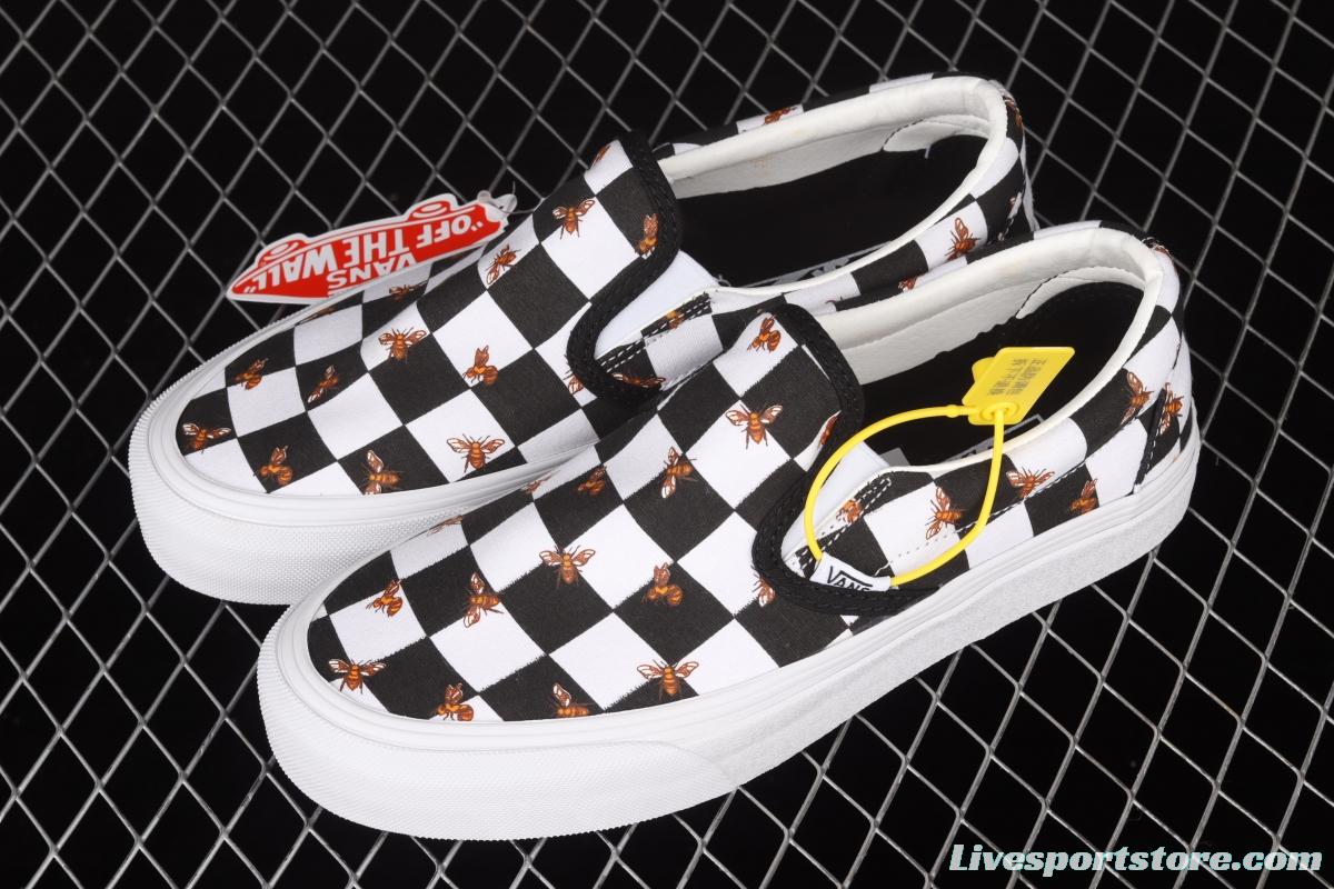 Vans Slip-On big black and white checkerboard small bee printed low-top canvas shoes VN0A33TB9EH